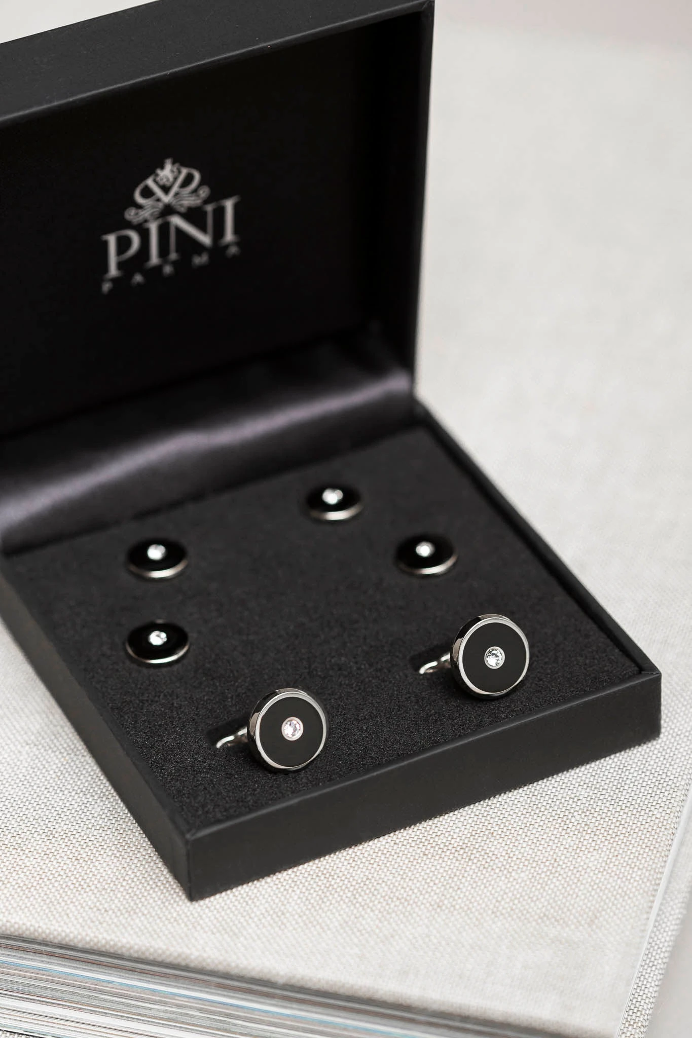 Black Cufflinks And Dress Studs Set With Swarovski Detail - Made In Italy 3 Black Cufflinks And Dress Studs Set With Swarovski Detail - Made In Italy